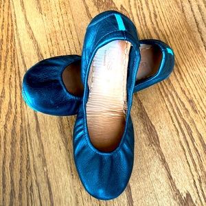 Black leather Tieks Ballet Flats size 8
